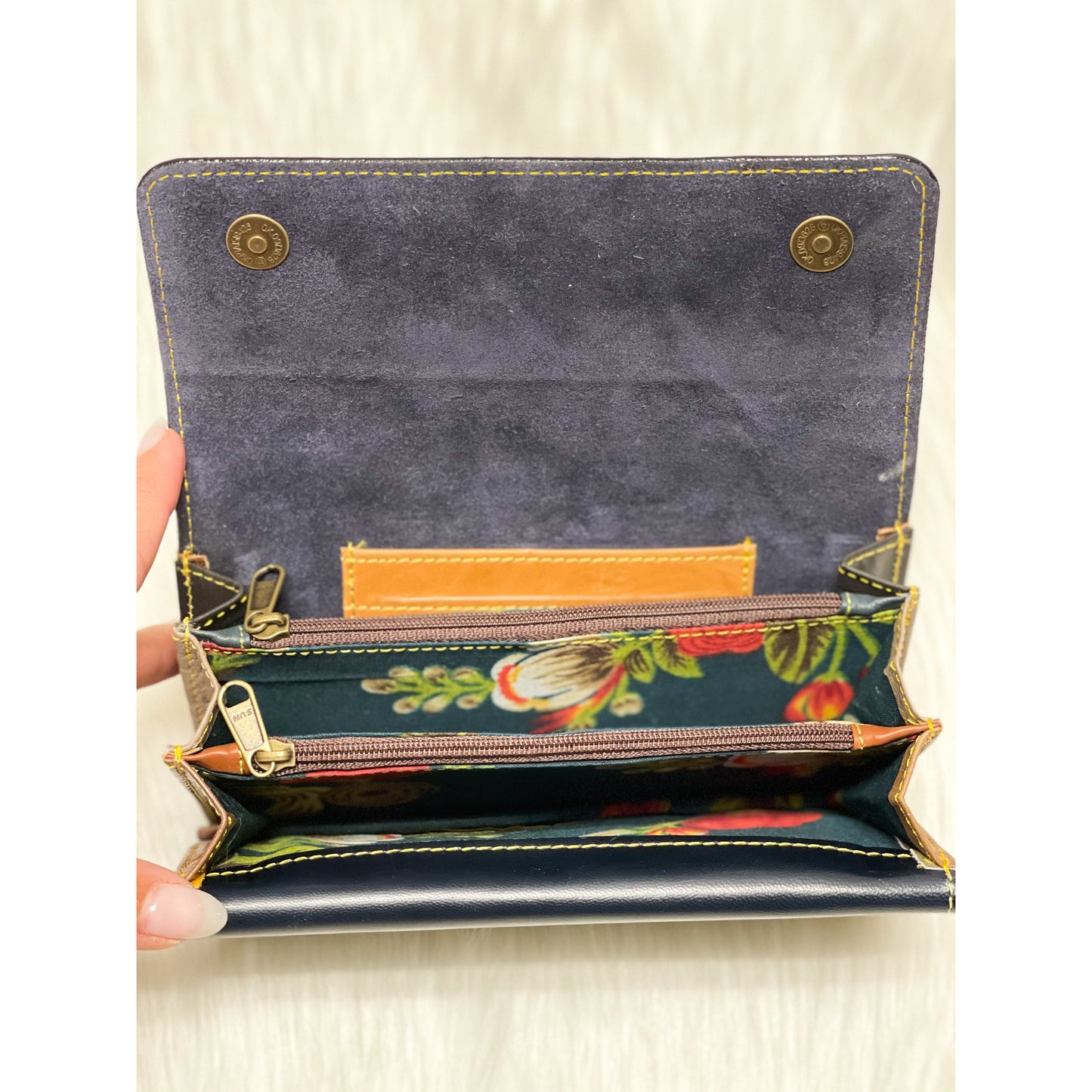 Nova Leather Wallet Black/ White Silver